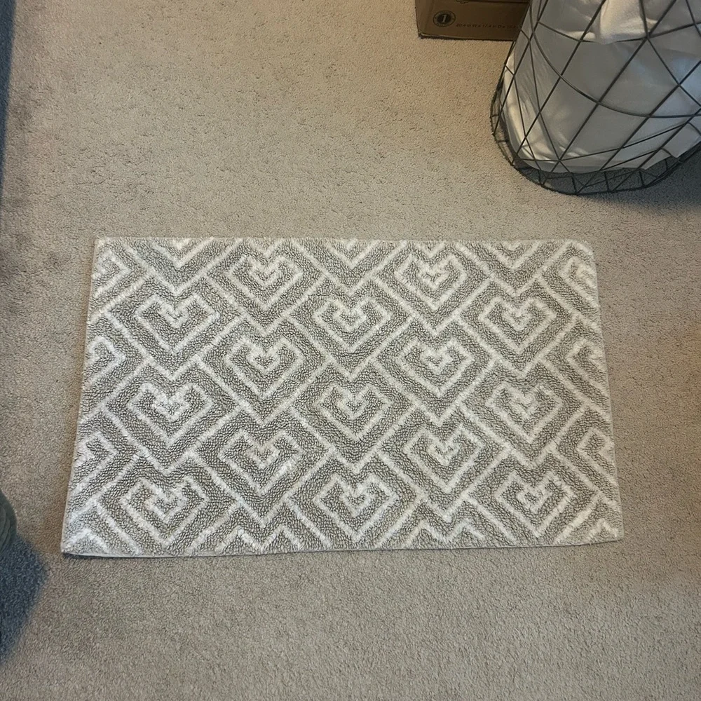 Lauren Ralph Lauren Grey and White Bath Mat